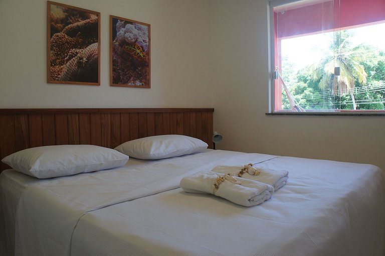 B 102 Apartamento térreo com jardim na região de Guarajuba