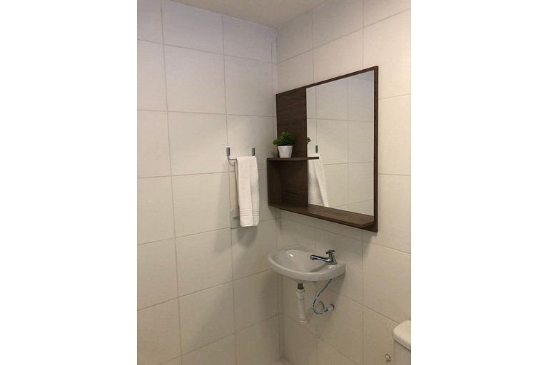 B 102 Apartamento térreo com jardim na região de Guarajuba